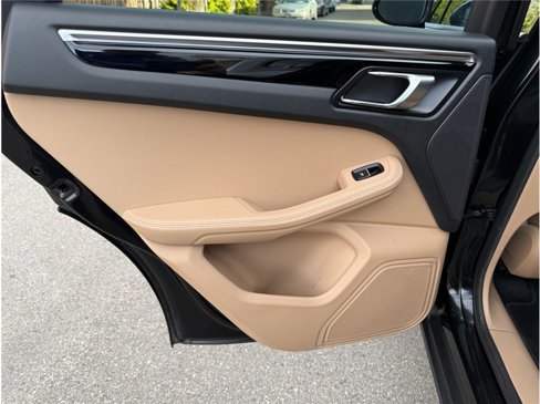 Used 2019 Porsche Macan image 32