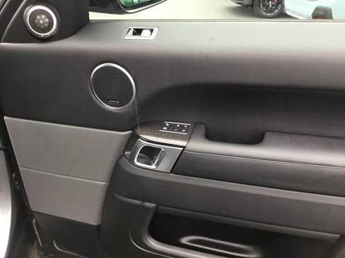 Used 2020 Land Rover Range Rover Sport HSE image 30