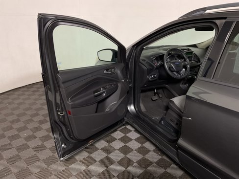 Used 2017 Ford Escape SE w/ Equipment Group 201A image 16