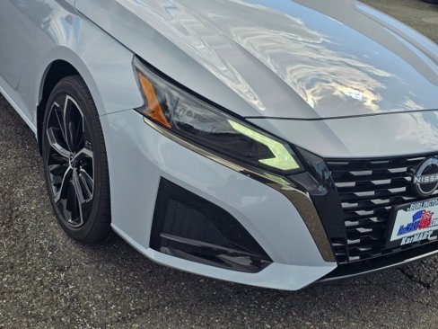 New 2025 Nissan Altima 2.5 SR w/ SR Premium Package image 9