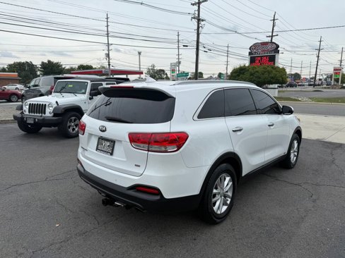Used 2016 Kia Sorento LX w/ LX Convenience Package image 7