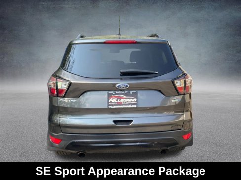 Used 2017 Ford Escape SE w/ SE Sport Appearance Package image 5