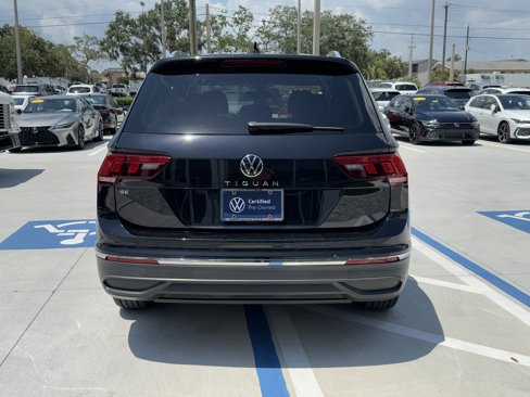 Certified 2022 Volkswagen Tiguan SE image 5