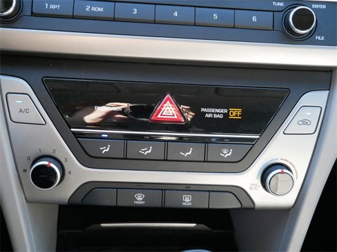 Used 2017 Hyundai Elantra SE image 20