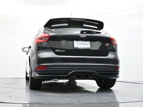 Used 2018 Ford Focus ST image 40