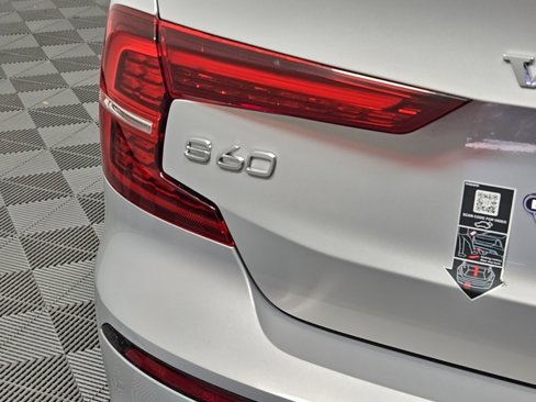 Certified 2025 Volvo S60 B5 Core image 10