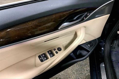 Used 2017 BMW 530i xDrive image 35