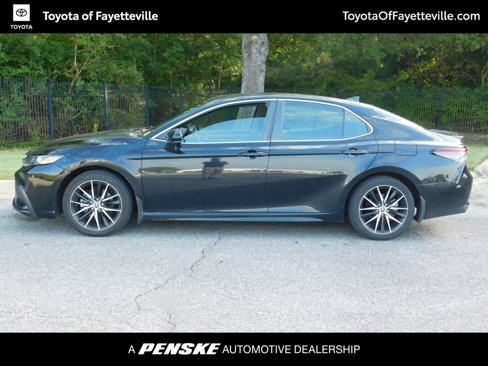 Used 2021 Toyota Camry SE w/ Carpet Mat Package (TMS) image 2