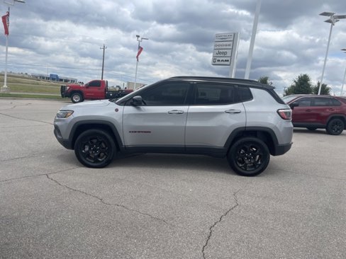 Used 2023 Jeep Compass Trailhawk image 8
