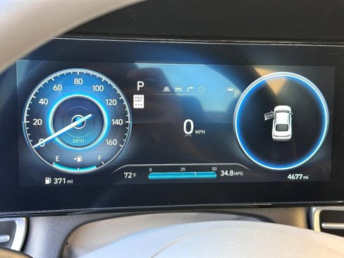 Used 2024 Hyundai Elantra SEL image 13
