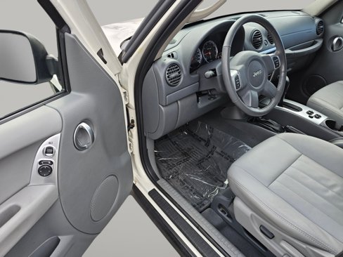 Used 2005 Jeep Liberty Limited image 18