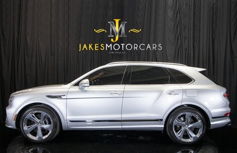 Used 2023 Bentley Bentayga Plug-In Hybrid image 3