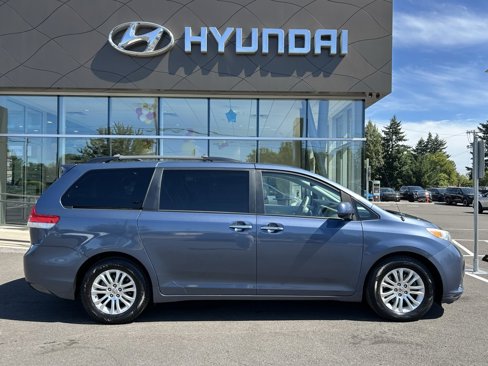 Used 2014 Toyota Sienna XLE image 5