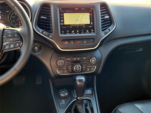 Used 2023 Jeep Cherokee Altitude Lux image 17