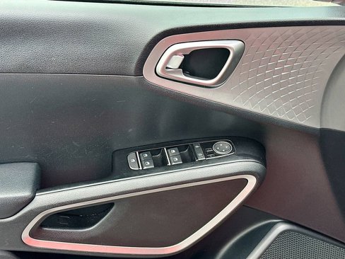 Used 2023 Kia Soul S image 19
