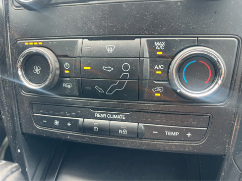 Used 2018 Ford Explorer XLT image 14