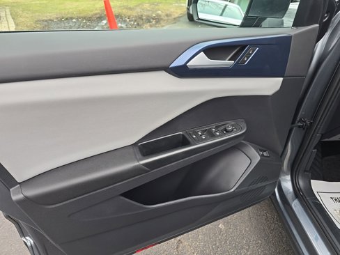 Certified 2022 Volkswagen Taos SE image 5