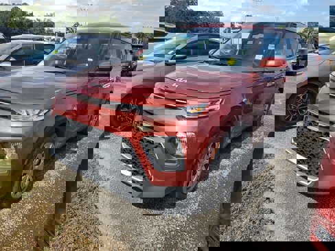 Used 2022 Kia Soul LX image 2