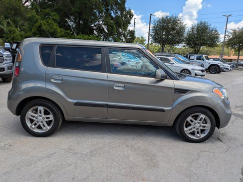 Used 2010 Kia Soul + image 3