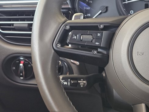 Certified 2025 Porsche Macan image 26