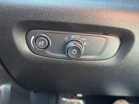 Used 2023 Chevrolet Traverse LT image 16