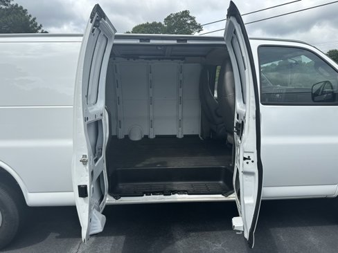 Used 2022 Chevrolet Express 2500 Extended w/ Driver Convenience Package image 11