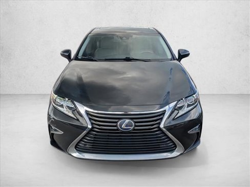 Used 2017 Lexus ES 300h w/ Navigation System Package image 2