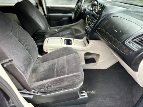 Used 2014 Dodge Grand Caravan SXT image 9