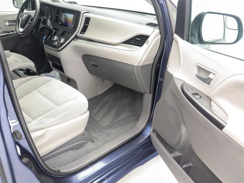 Used 2020 Toyota Sienna LE image 15