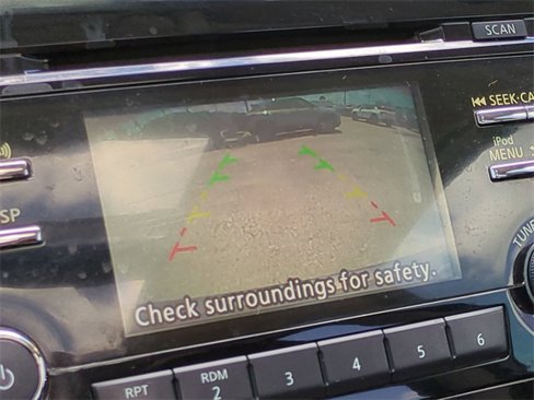 Used 2017 Nissan Rogue SV image 24