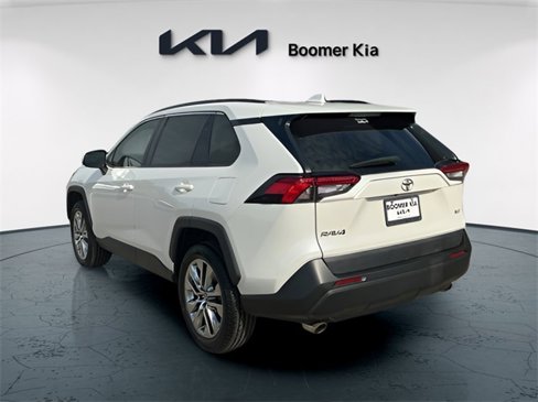 Used 2021 Toyota RAV4 XLE Premium image 7