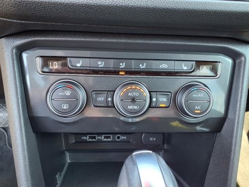 Used 2019 Volkswagen Tiguan SE image 17
