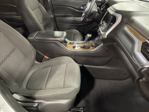 Used 2019 GMC Acadia SLE image 13