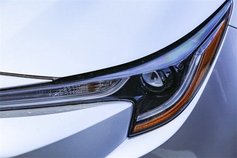 Used 2022 Toyota Corolla LE image 3