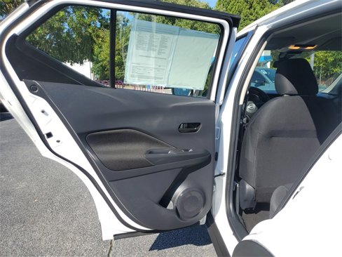 Used 2024 Nissan Kicks S image 9