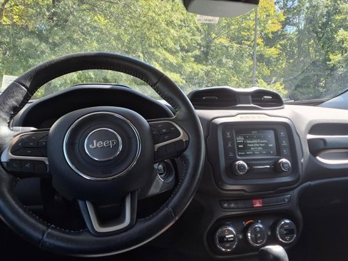 Used 2016 Jeep Renegade Limited image 14