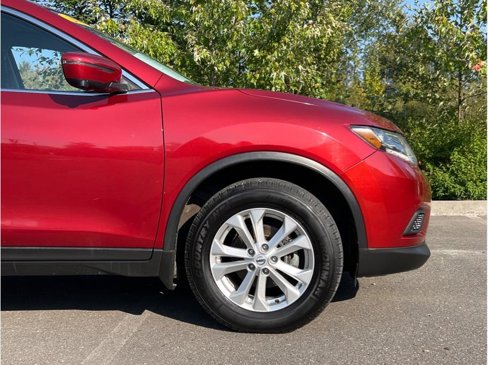 Used 2016 Nissan Rogue SV w/ SV Premium Package image 2
