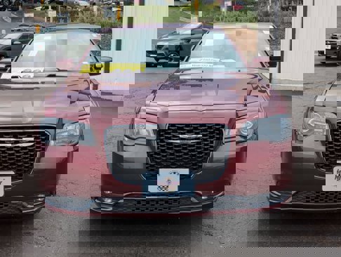 Used 2018 Chrysler 300 S image 2