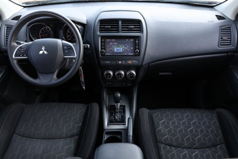 Used 2023 Mitsubishi Outlander Sport ES image 2