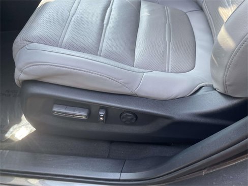 Used 2017 Honda CR-V Touring image 12