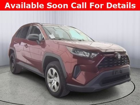Used 2020 Toyota RAV4 LE image 3