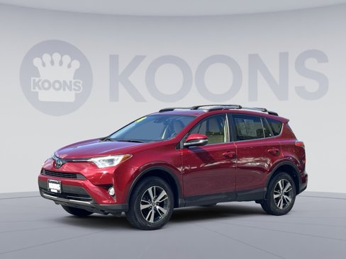 Used 2018 Toyota RAV4 XLE image 1