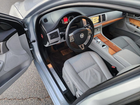 Used 2010 Jaguar XF Luxury image 22