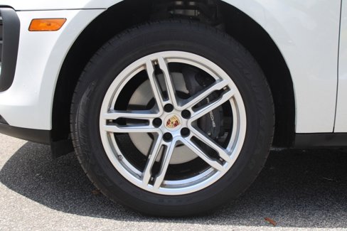 Certified 2024 Porsche Macan image 13