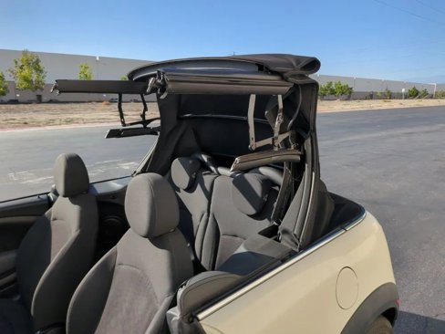 Used 2010 MINI Cooper Convertible image 33