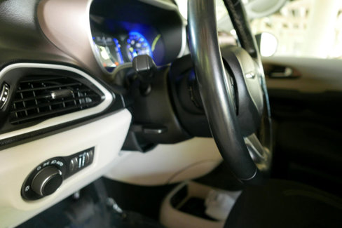 Used 2022 Chrysler Voyager LX image 19