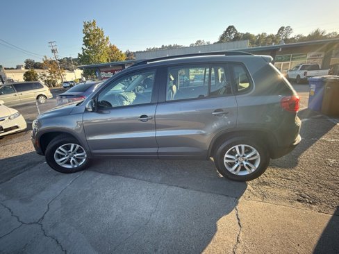 Used 2016 Volkswagen Tiguan S image 7