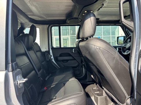 Used 2019 Jeep Wrangler Unlimited Sahara image 13