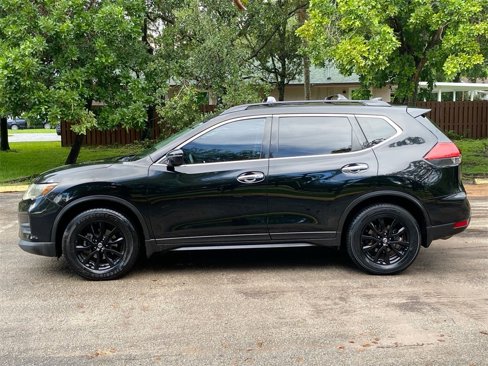 Used 2017 Nissan Rogue SV w/ Midnight Edition Package image 4