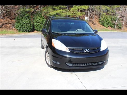 Used 2009 Toyota Sienna CE image 1